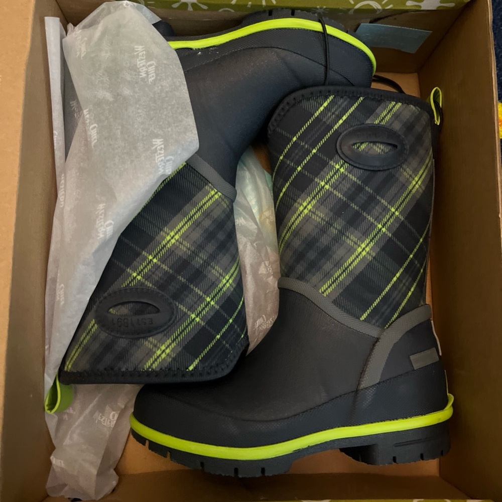 Kids western chief size 11 Neoprene boots. New in box.